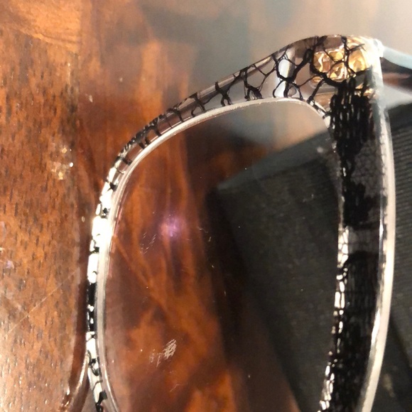 Glasses - Picture 2 of 3